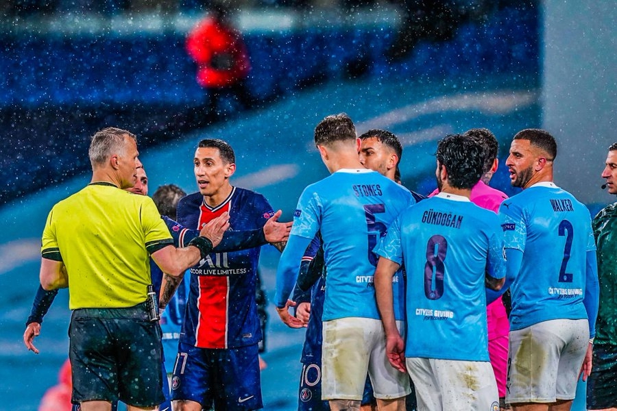 Νέα «σελίδα» για το ποδόσφαιρο; Εγκρίθηκε η προσωρινή αποβολή!