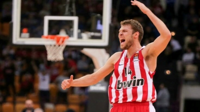 Σάσα Βεζένκοφ: Η σεζόν MVP επιβραβεύθηκε με ανανέωση! (video)