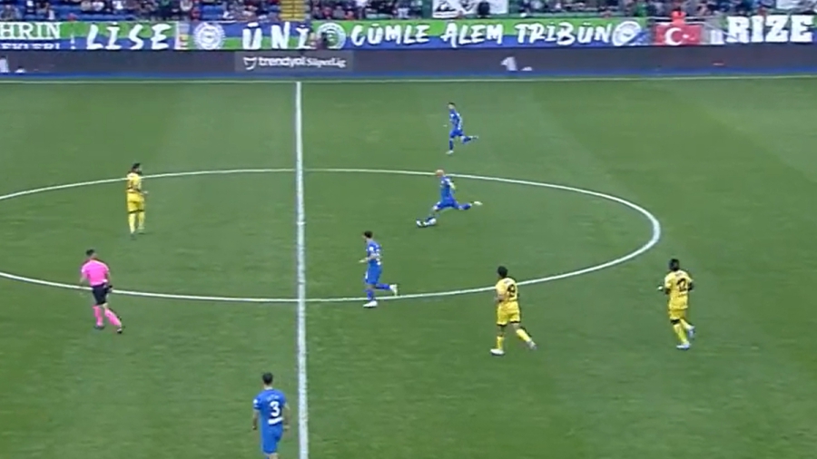 Απίθανο γκολ του Σέλβεϊ πίσω από το κέντρο, στο Ρίζεσπορ - Ισταμπούλσπορ! (video)