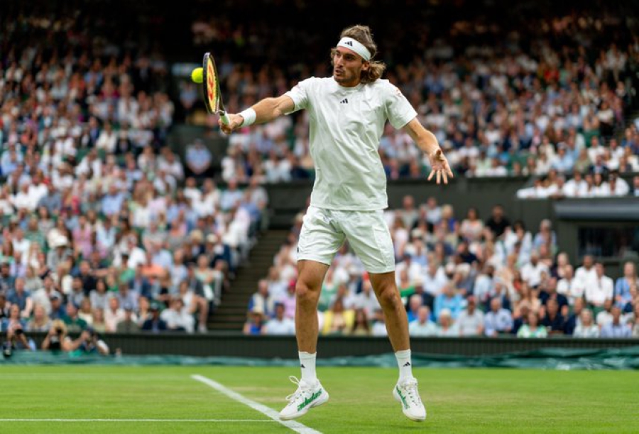 Ο αγώνας του Στέφανου Τσιτσιπά διεκόπη λόγω του προχωρημένου της ώρας