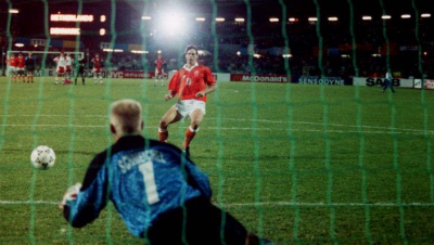 Η απόκρουση του Σμάιχελ στο πέναλτι του Φαν Μπάστεν που έστειλε την Δανία στον τελικό του EURO 1992! (video)