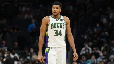 Αντετοκούνμπο: «Όλοι θέλουν να νικήσουν τους πρωταθλητές»