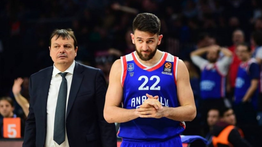 Αταμάν: «Δεν έχει να κάνει με εθνικό συμφέρον η απόφαση να μην πάει ο Μίσιτς στη Σερβία»