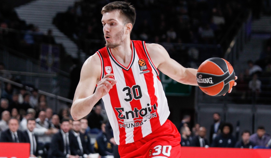 Χωρίς «ψηλό» ο Ολυμπιακός με Άλμπα, νοκ-άουτ και ο Πετρούσεφ!