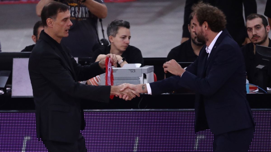 Οι... πύργοι και οι στρατιώτες του Γκριμάου απειλούν τον «βασιλιά» Μπαρτζώκα: Ποιος θα κάνει το ματ; (video)