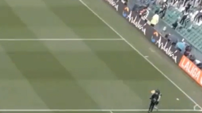 Το σοβαρό ατύχημα με «θύμα» τη βοηθό διαιτητή στο Μπέτις-Αθλέτικ Μπιλμπάο! (video)