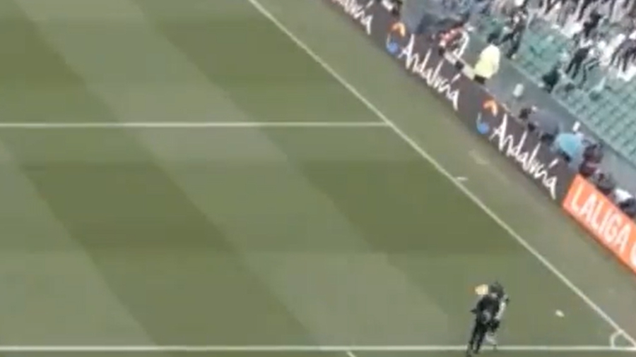 Το σοβαρό ατύχημα με «θύμα» τη βοηθό διαιτητή στο Μπέτις-Αθλέτικ Μπιλμπάο! (video)