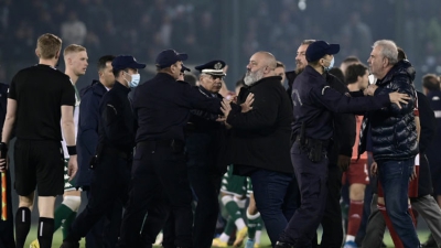 Super League : Τιμωρία με 6 μήνες απαγόρευση εισόδου στα γήπεδα σε Καραπαπά και 3,5 σε Βρέντζο!