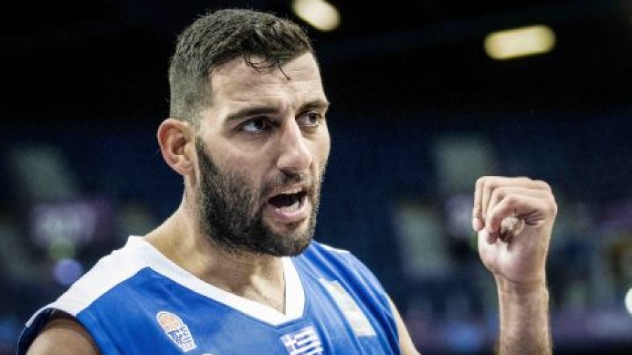 Ο Μπουρούσης ρυμούλκησε ακινητοποιημένα αυτοκίνητα λόγω της κακοκαιρίας! (video)