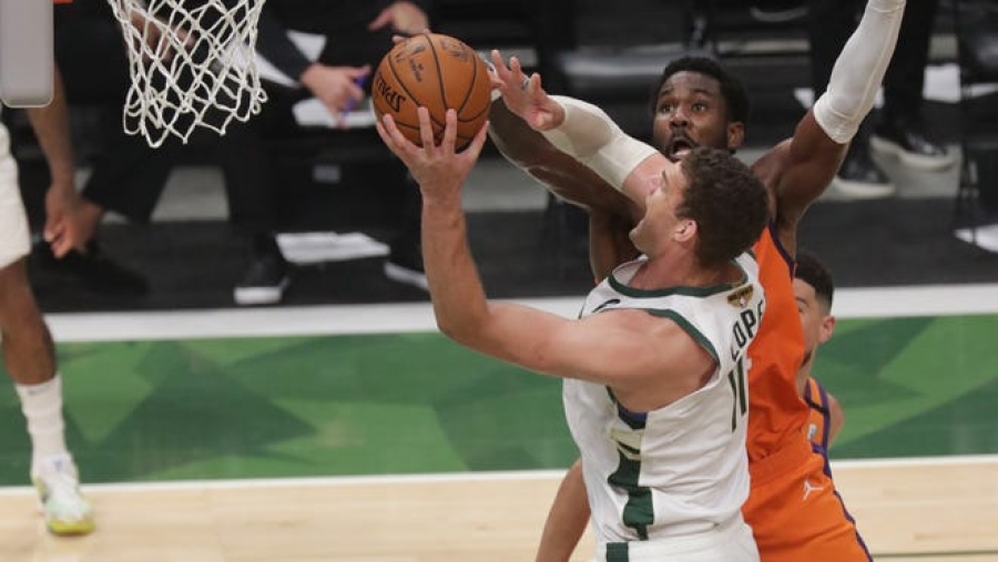 NBA Finals: Με ήρωα τον Middleton οι Milwaukee Bucks νίκησαν 109-103 τους Phoenix Suns και... 2-2!