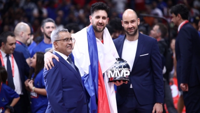 Ο Βασίλιε Μίτσιτς αναδείχθηκε σε MVP του Final 4, δια χειρός... Σπανούλη! (video)