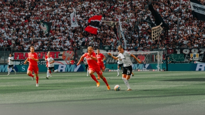 Άιντραχτ Φρανκφούρτης – Κολωνία 1-1: Αποτυχημένη και η… τρίτη απόπειρα των «αετών» για νίκη! (video)