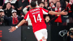 Παυλίδης: Ξανά πρωτοσέλιδο στην «A Bola» μετά το χατ-τρικ με την Εστορίλ (pic)