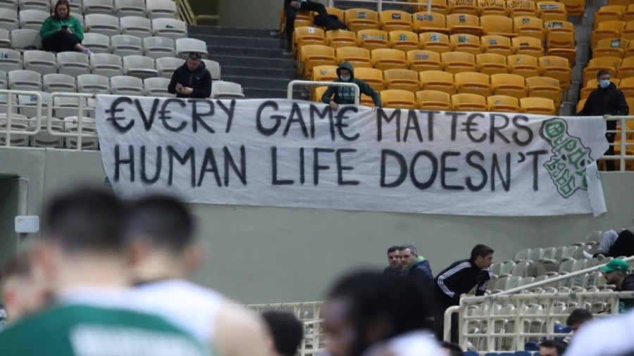 Πανό εναντίον Ευρωλίγκα και... καρεκλοκένταυρων στο ΟΑΚΑ! (εικόνες)