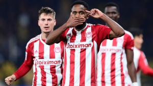 ΑΕΚ - Ολυμπιακός 1-3: Της «έσπασε» το απόλυτο με τριάρα και έριξε κι άλλο... λάδι στη φωτιά του τίτλου! (video)