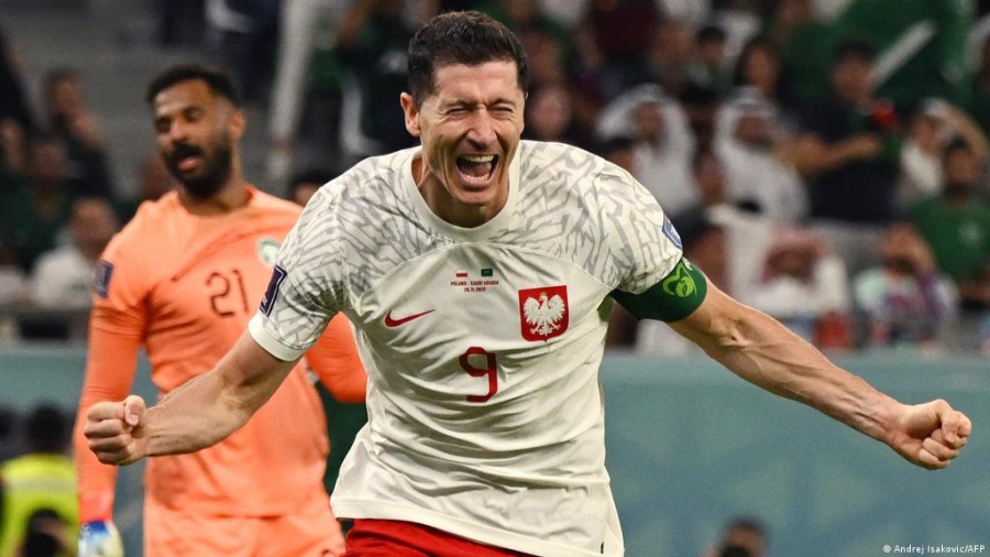 Ρόμπερτ Λεβαντόφσκι: Έσπασε την... γκίνια στα Μουντιάλ, οδηγεί την Πολωνία και τώρα η Γαλλία! (video)