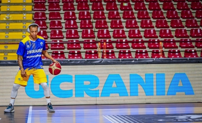 Εν μέσω χειροκροτημάτων έφτασε στο γήπεδο η Εθνική Ουκρανίας (video)