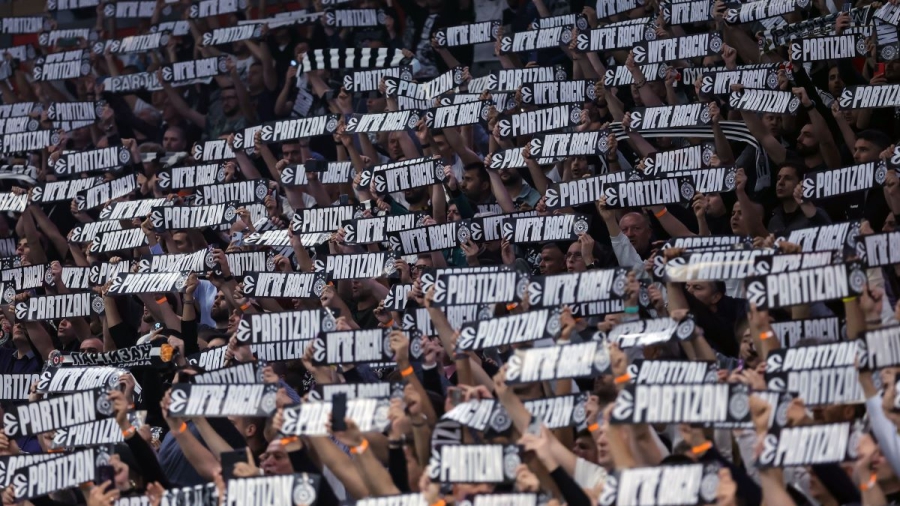 «Εμφύλιος» στη Σερβία, συμπλοκή, με ξυλοδαρμούς, καδρόνια και τσεκούρια! (video)