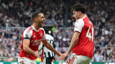 «Αν δε σφυρίξει, δε μας ξεγράφετε!»: Ανατροπή και μήνυμα τίτλου η Άρσεναλ, buzzer beater στο Νιουκάστλ!