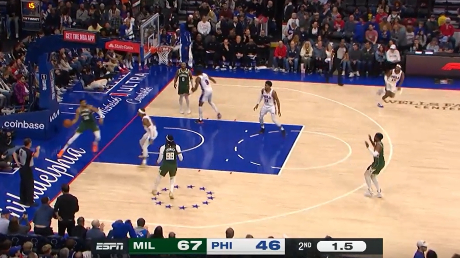 Ούτε χρόνος, ούτε απόσταση: Ο Giannis έβγαλε την ασίστ της χρονιάς, αψηφώντας τα πάντα! (video)