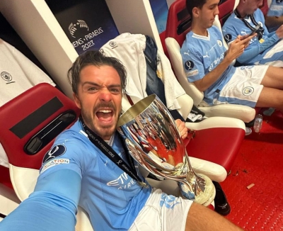 Σε… έξαλλη κατάσταση ο Γκρίλις στους πανηγυρισμούς με ένα ακόμα τρόπαιο