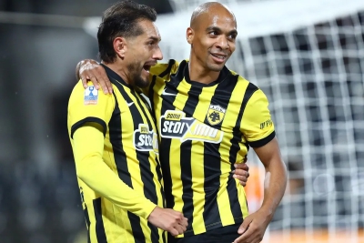 Άνετη, απόλυτη κι ωραία: ΑΕΚ 4x4 και κορυφή - Νίκη με 2-0 επί του ΟΦΗ!