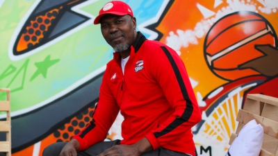 Ο Χακίμ Ολάζουον επενδύει σε ομάδα β' κατηγορίας της Αγγλίας!