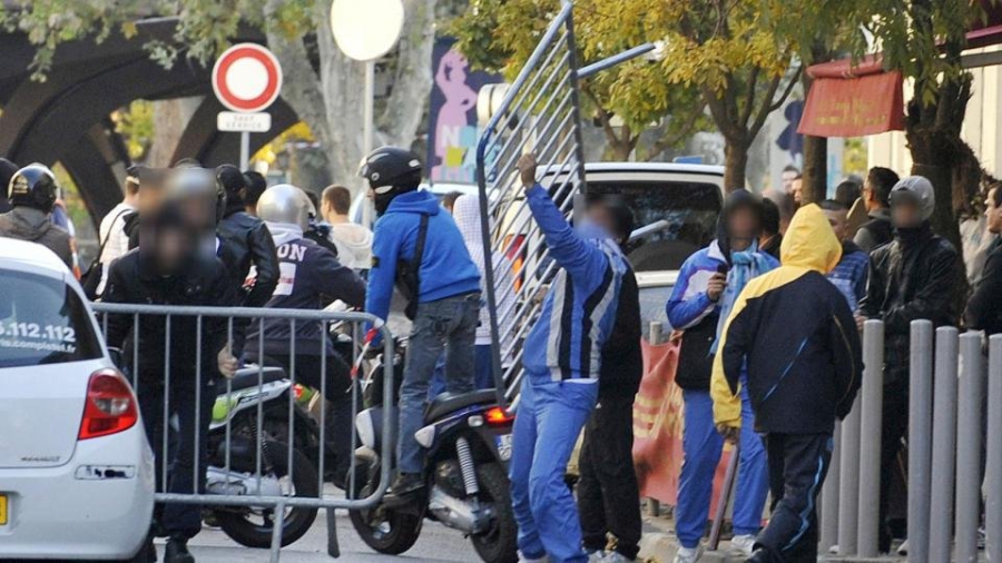 Κλερμόν – Μαρσέιγ: Καθυστέρηση στην έναρξη του αγώνα, λόγω επεισοδίων εκτός γηπέδου (video)