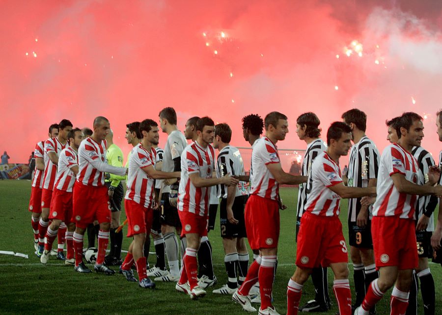 ΠΑΟΚ – Ολυμπιακός και Κύπελλο Ελλάδας: Ο «ασπρόμαυρος» θρίαμβος του 2001 και η μαύρη… σελίδα του 2016 (video)