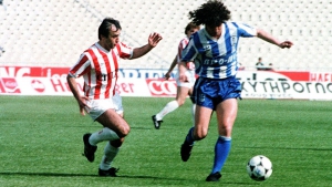 Η πρώτη ελληνική «παράσταση» του Βασίλη Χατζηπαναγή στην... εξορία της Βέροιας!! (video)