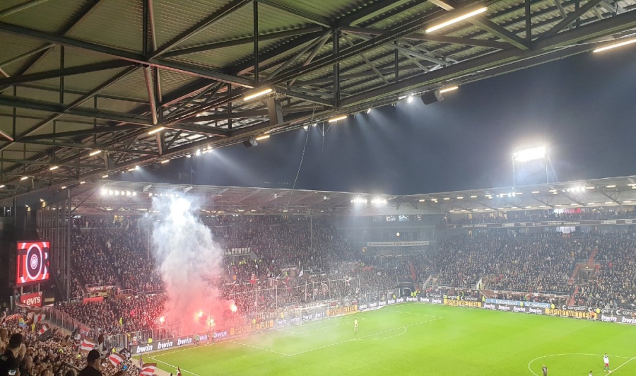 Αμβούργο: Εκτεταμένα επεισόδια και συλλήψεις στο ντέρμπι με τη Σαν Πάουλι (video)