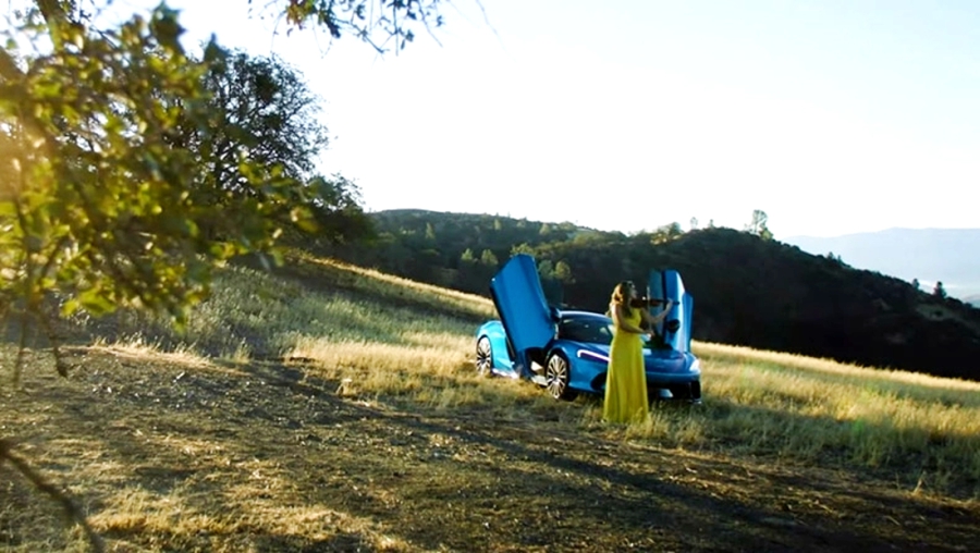 McLaren: Εύχεται «καλές γιορτές» με... Βιβάλντι και V8! (video)