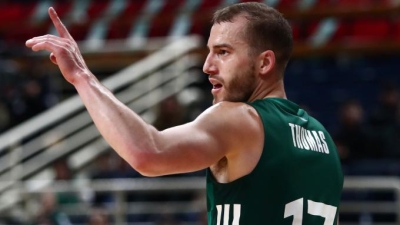 Ο Ματ Τόμας θα συνεχίσει την καριέρα του στην Άλμπα Βερολίνου