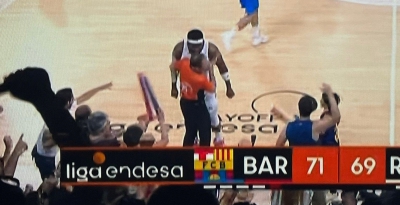 Μπαρτσελόνα - Ρεάλ: Επίθεση Γιαμπουσέλε σε διαιτητή με την λήξη του Game 2 (video)