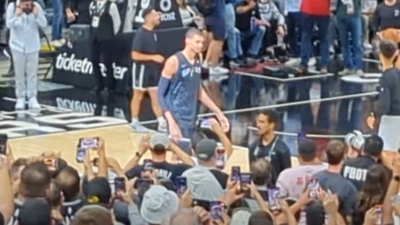 «Τρέλα» για Γουεμπανιάμα με πάνω από 13.000 φιλάθλους των Σπερς στην ανοιχτή προπόνηση! (video)