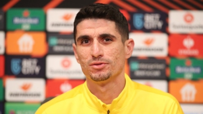 Μάνταλος: «Θέλουμε να συνεχίσουμε, να βγάλουμε ό,τι καλύτερο έχουμε δείξει με τον Αλμέιδα»