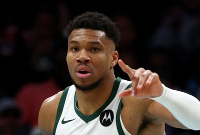 «Περίπατος» για τους Μπακς απέναντι στους Χόρνετς, με... διπλό Αντετοκούνμπο! (video)