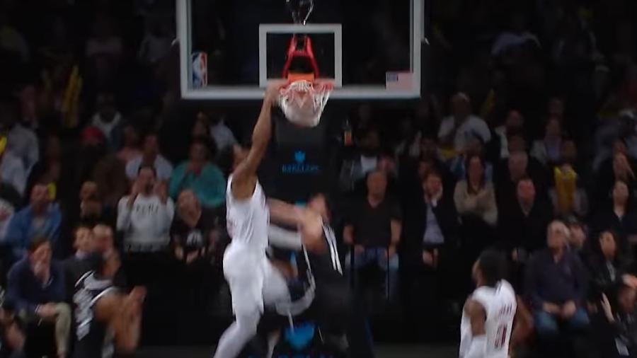 NBA: Στην κορυφή του Top-10 το απίθανο «poster» του Μίτσελ στον Γουατανάμπε! (video)