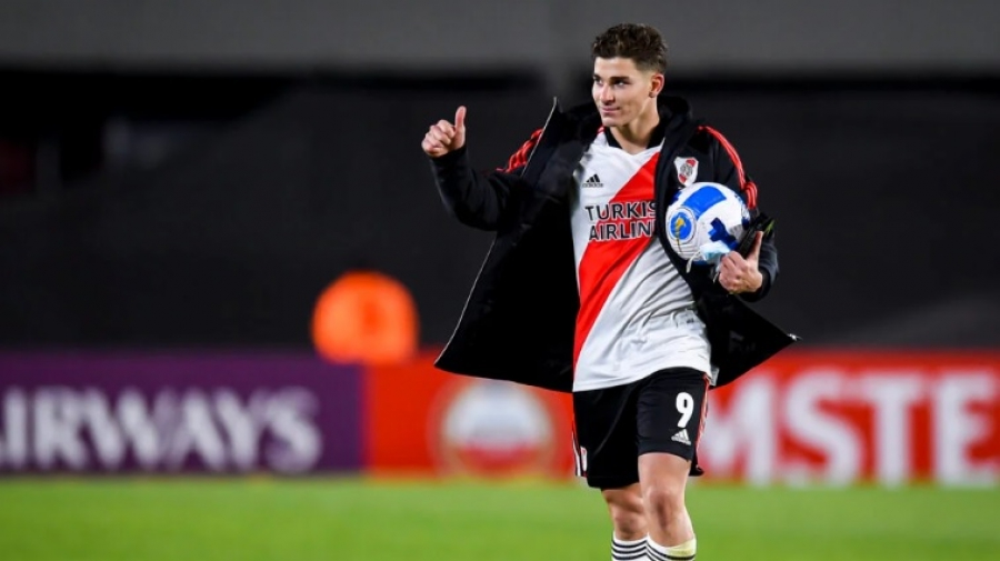 Απίστευτο: Ο Χούλιαν Άλβαρες της Μάντσεστερ Σίτι έβαλε έξι γκολ, πριν απογειωθεί για το «Νησί»! (video)