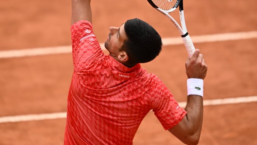 «Θανατηφόρο» βλέμμα του Τζόκοβιτς, μετά από smash αντιπάλου (video)