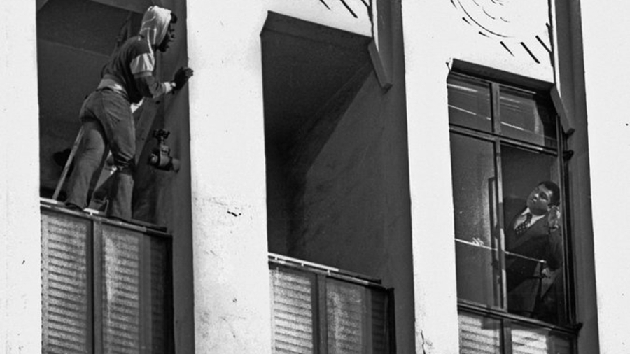 «Σώζοντας μια ανθρώπινη ζωή»: Το σπουδαιότερο νοκ-άουτ του Μοχάμεντ Άλι ήταν εκτός… ρινγκ! (video)