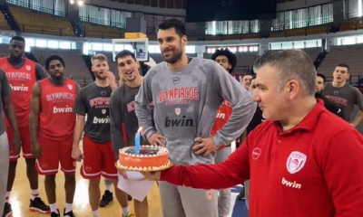 Ολυμπιακός: Η «ερυθρόλευκη» τούρτα για τα γενέθλια του Πρίντεζη (video)