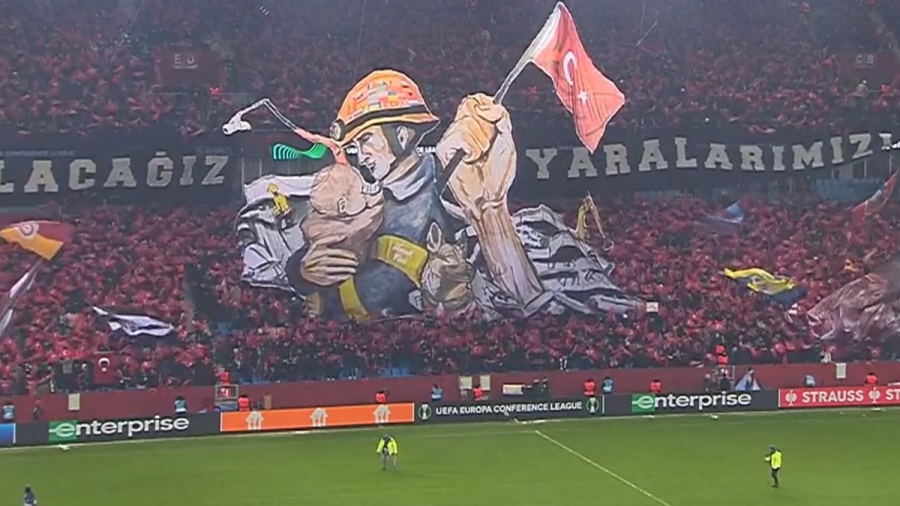 Τράμπζονσπορ - Βασιλεία: Συγκλονιστικό κορεό που απεικονίζει πυροσβέστη να σώζει ένα μωρό (video)