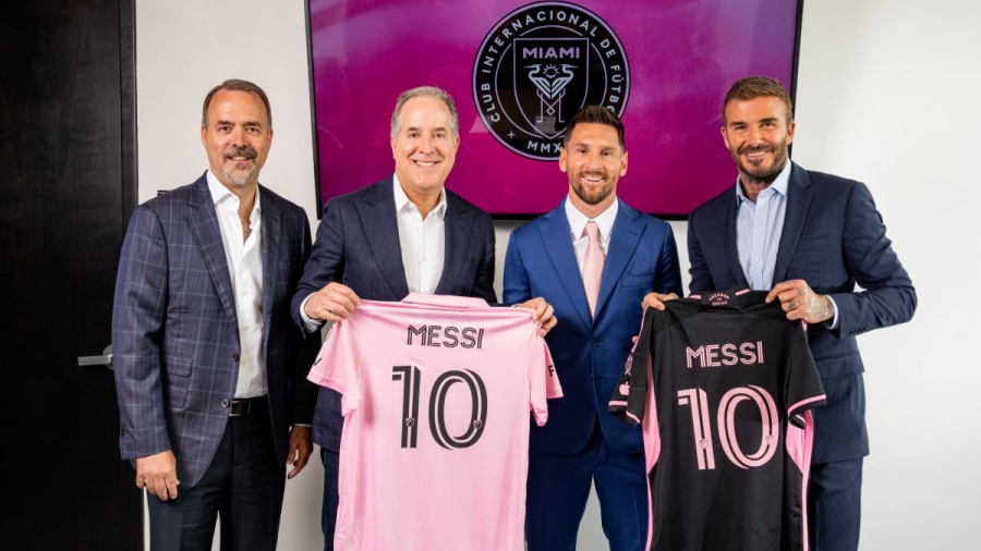 Ακόμα μία μέρα, ακόμα ένα ρεκόρ για το Μέσι: Το «ξεπούλημα» στις φανέλες του... εκθρόνισε και τον Ρονάλντο!