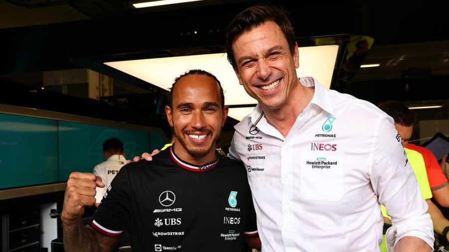 Τότο Βολφ για Χάμιλτον: «Δε με εξέπληξε, η Ferrari είναι το όνειρο κάθε οδηγού»