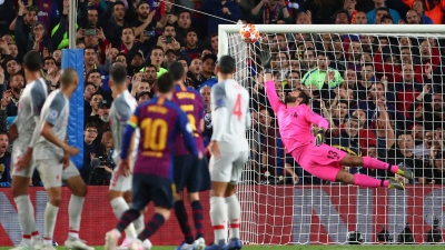 Ο καλύτερος «θεατής» στα φάουλ του Μέσι είναι πάντα ο τερματοφύλακας της… ομάδας του! (video)