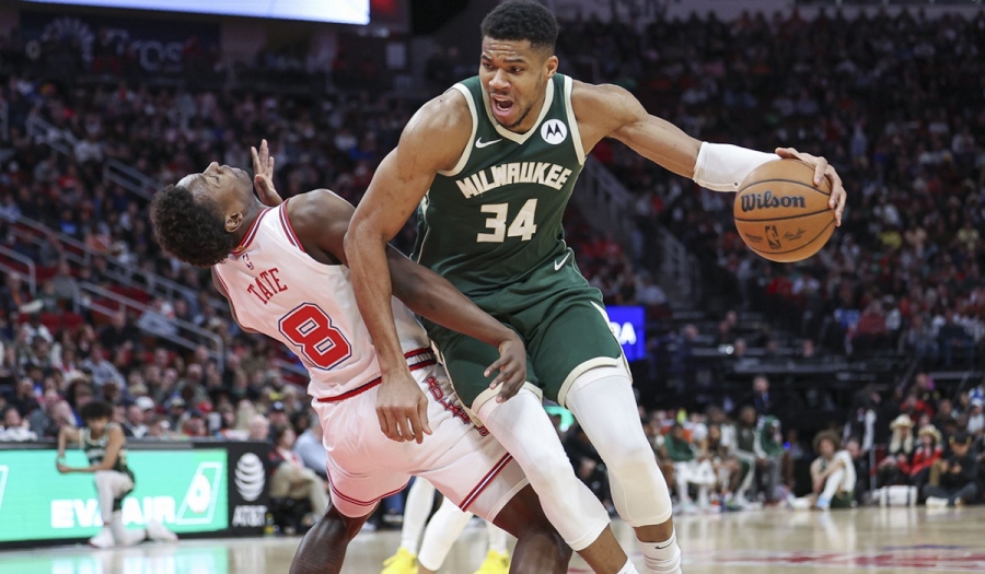 Ο συγκλονιστικός Giannis «έπιασε» τον Αμπντούλ Τζαμπάρ, αλλά οι Μπακς ηττήθηκαν από τους Ρόκετς