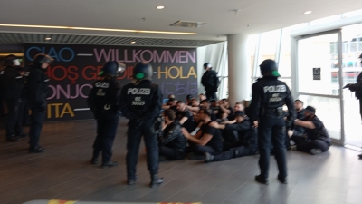 Τo BN Sports στο Βερολίνο: Υπό κράτηση οι οπαδοί της Φενέρμπαχτσε μέσα στο γήπεδο, μετά το «ντου» σε αυτούς του Παναθηναϊκού! (video)