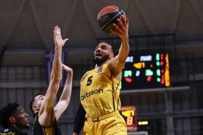 Εδώ δεν έχει πέναλτι: Τρίποντη καταιγίδα από τον... 100Άρη - «Θύμα» το Μαρούσι!