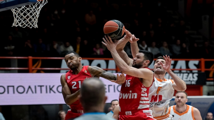 Ολυμπιακός: 17 ερυθρόλευκα τρίποντα, 13 ασίστ ο Ουόκαπ αλλά 0 επιθετικά ριμπάουντ για 1η φορά στην ιστορία της Α1!